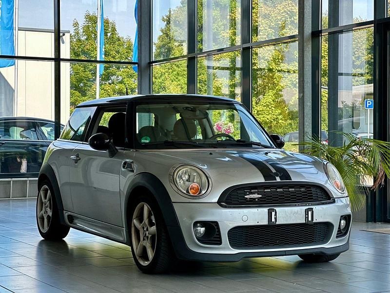 Silber Gebraucht 2006 Mini John Cooper Works Coupé Coupé | 4.999 € - Bild 1/4