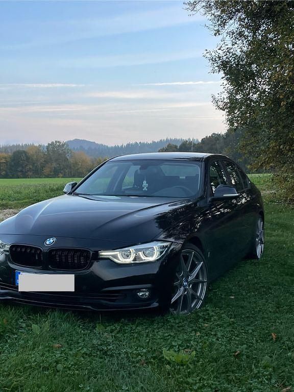 Schwarz Gebraucht 2017 BMW 330e iPerformance Limousine | 16.750 € (Guter Preis) - Bild 1/4