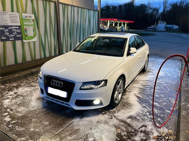 Weiß Gebraucht 2009 Audi A4 Ambition Limousine | 13.000 € (Teuer) - Bild 1/4
