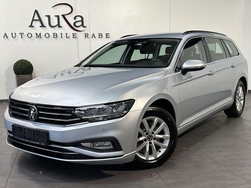 Silber Gebraucht 2022 VW Passat Business Kombi | 20.748 € (Fairer Preis) - Bild 1/4