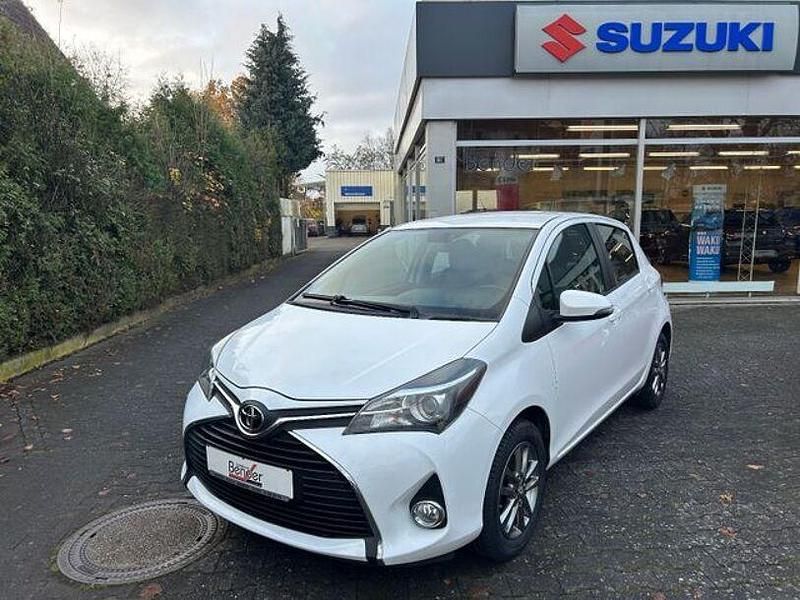 Weiß Gebraucht 2015 Toyota Yaris Comfort Kleinwagen | 10.800 € (Etwas zu teuer) - Bild 1/4