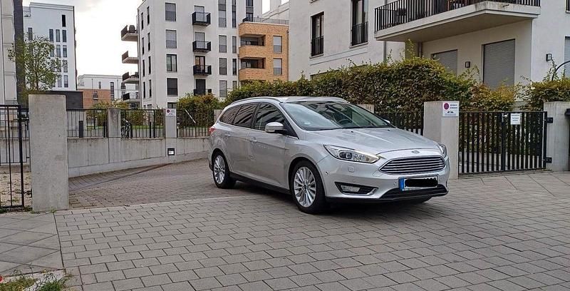 Silber Gebraucht 2015 Ford Focus Titanium Kombi | 8.950 € (Guter Preis) - Bild 1/4