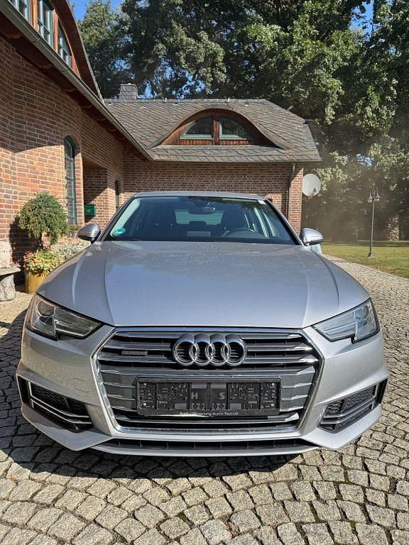 Silber Gebraucht 2016 Audi A4 S-Line Limousine | 11.500 € (Superpreis) - Bild 1/4