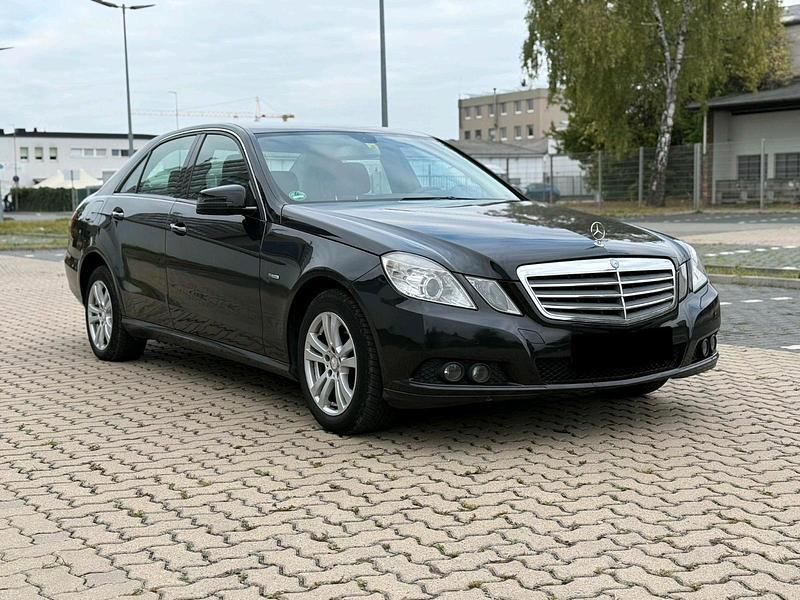 Schwarz Gebraucht 2009 Mercedes E220 Limousine | 4.990 € (Superpreis) - Bild 1/4
