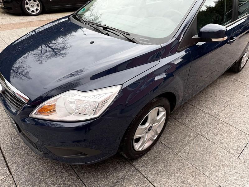 Gebraucht Ford Focus Style 109 PS (80 kW) 2010 Blau Kombi