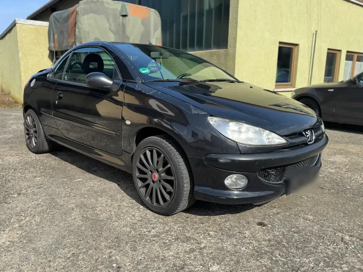Gebraucht Peugeot 206 CC 109 PS (80 kW) 2004 Schwarz Cabrio