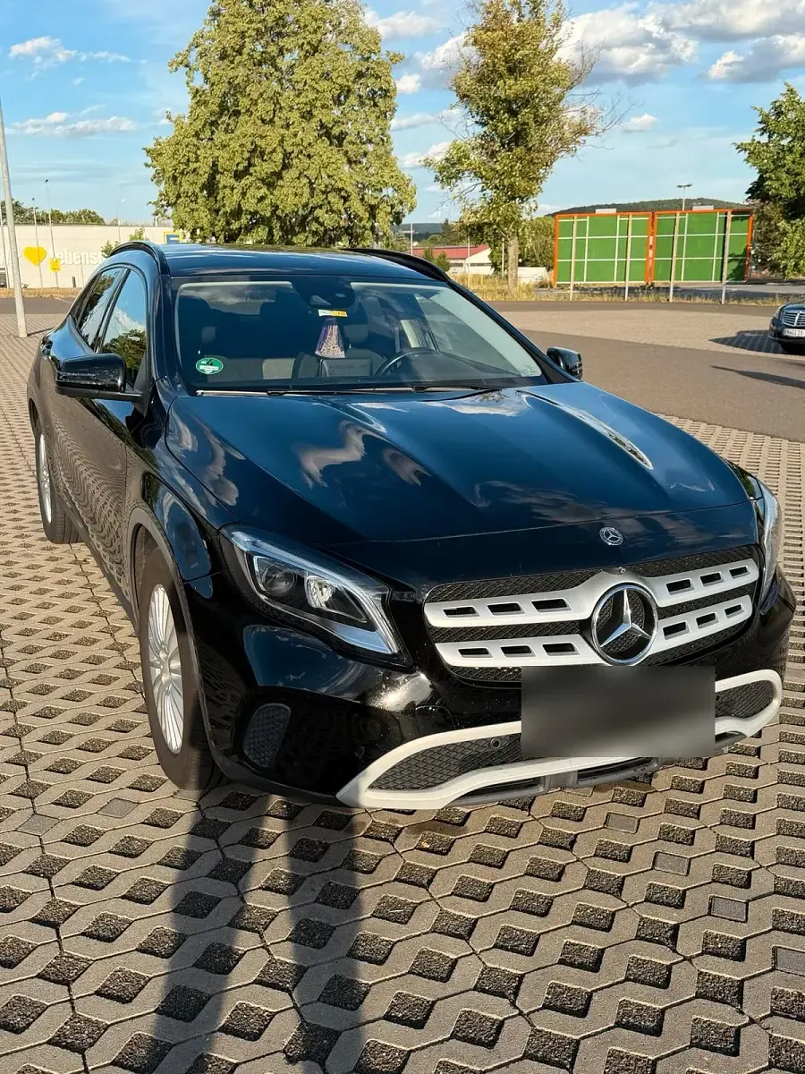 Gebraucht Mercedes GLA220 170 PS (125 kW) 2018 Schwarz SUV