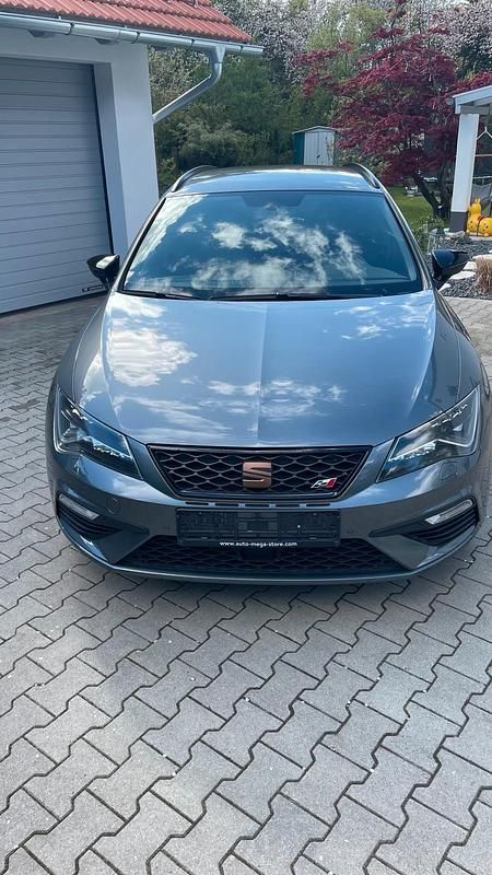 Grau Gebraucht 2017 Cupra Leon Kombi | 21.700 € (Fairer Preis) - Bild 1/4