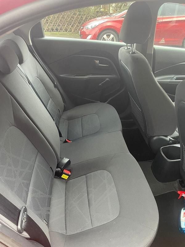 Gebraucht Kia Rio 84 PS (61 kW) 2011 Rot Kleinwagen