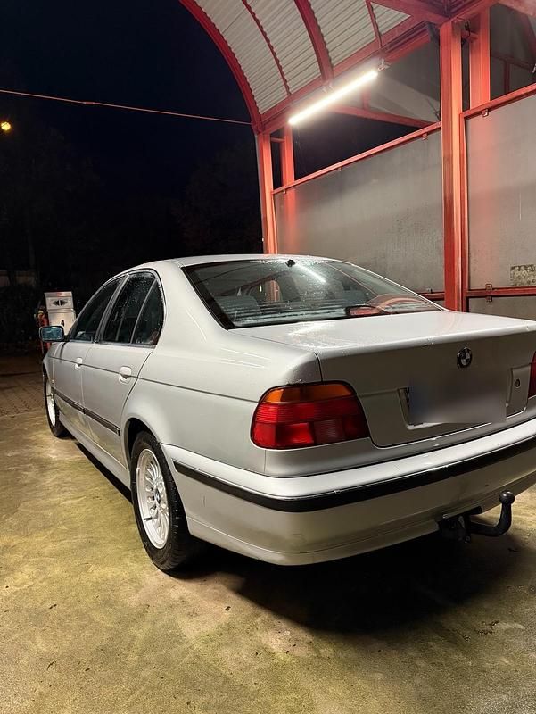 Gebraucht BMW 528 193 PS (141 kW) 1999 Silber Limousine