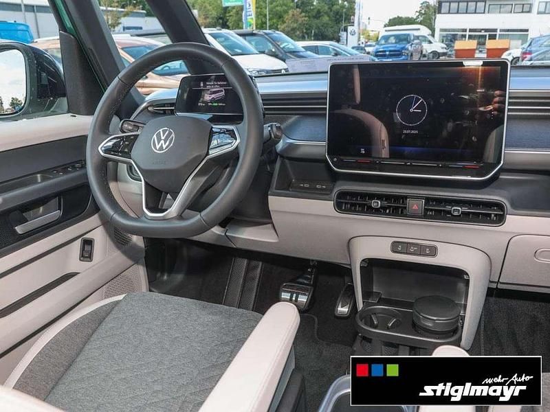 Gebraucht VW ID. Buzz Pro 210 kW (286 PS) 2025 Candyweiß/bay leaf green m... Van / Kleinbus