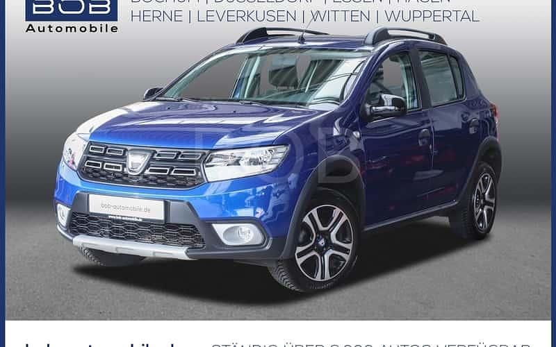 Blau Gebraucht 2021 Dacia Sandero Celebration Limousine | 13.870 € - Bild 1/4