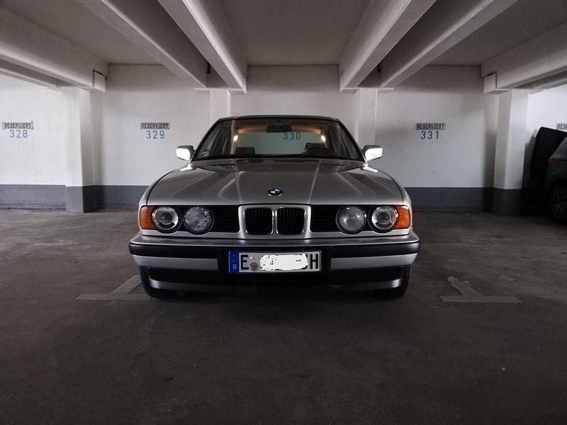 Silber Gebraucht 1990 BMW 525 Limousine | 5.400 € - Bild 1/4