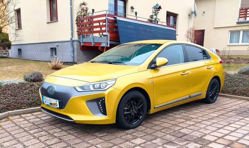 Gebraucht Hyundai Ioniq Style 88 kW (120 PS) 2018 Gold Kleinwagen