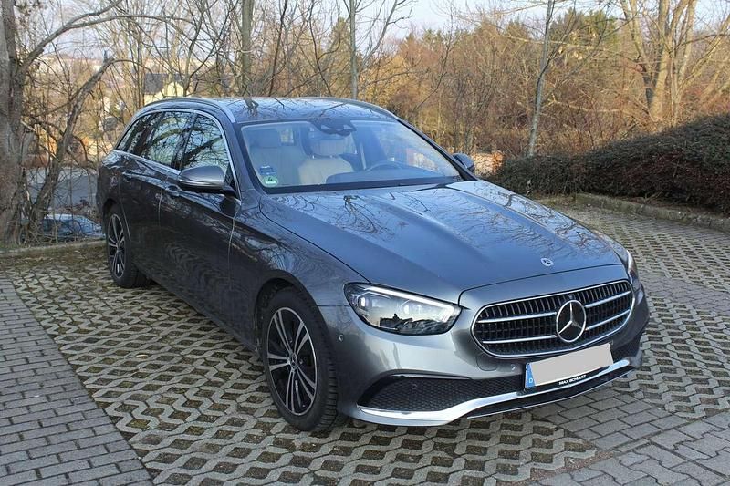 Gebraucht Mercedes E400 330 PS (242 kW) 2023 Grau Kombi