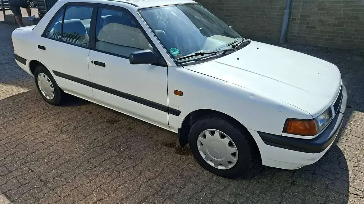 Gebraucht Mazda 323 84 PS (61 kW) 1990 Weiß Limousine