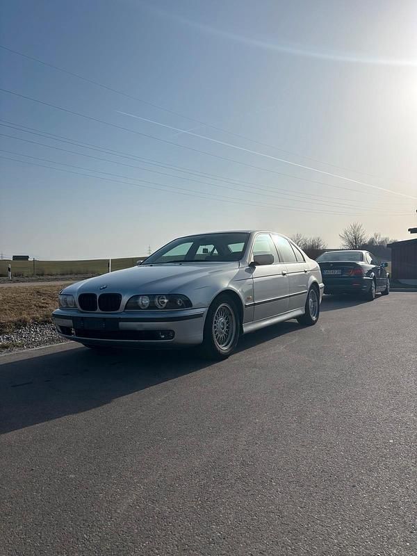 Gebraucht BMW 523 170 PS (125 kW) 1999 Silber Limousine