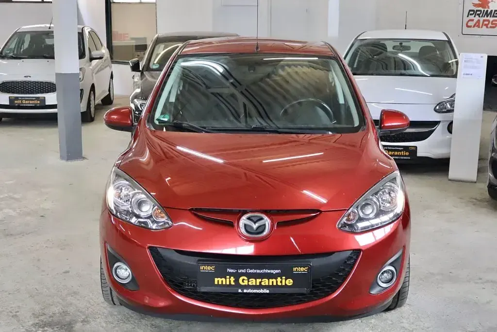 Gebraucht Mazda 2 Inclusive 95 PS (69 kW) 2013 Rot Kleinwagen