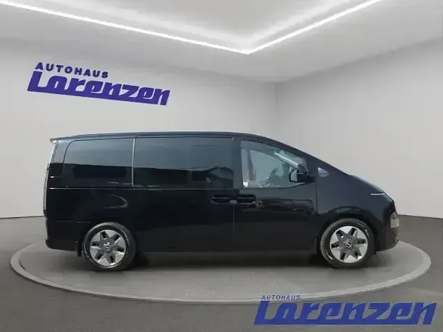 Gebraucht Hyundai Staria Prime 177 PS (130 kW) 2023 Abyss black (schwarz) Van / Kleinbus