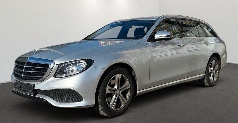 Silber Gebraucht 2017 Mercedes E220 Kombi | 15.500 € (Superpreis) - Bild 1/4