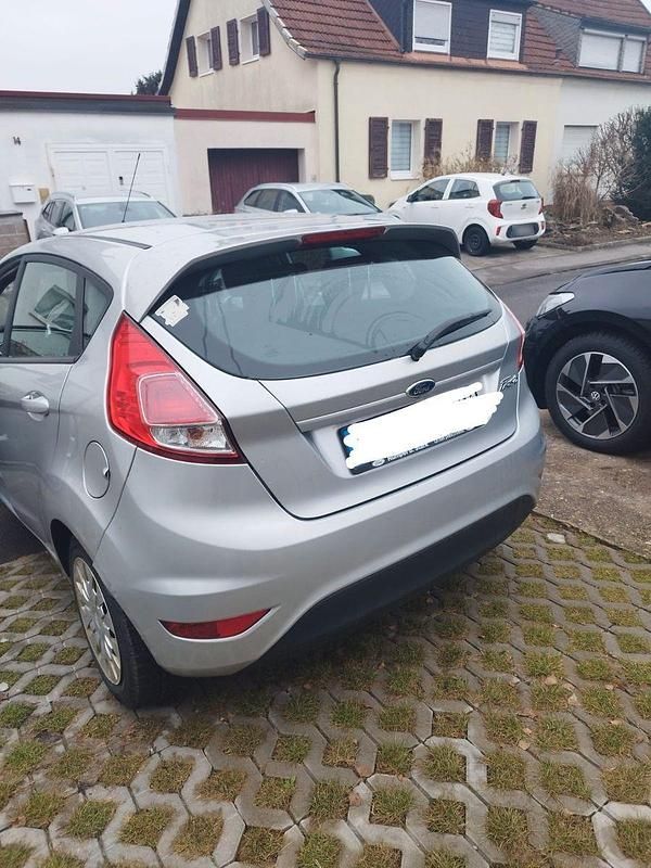 Gebraucht Ford Fiesta SYNC Edition 95 PS (69 kW) 2015 Silber Kleinwagen