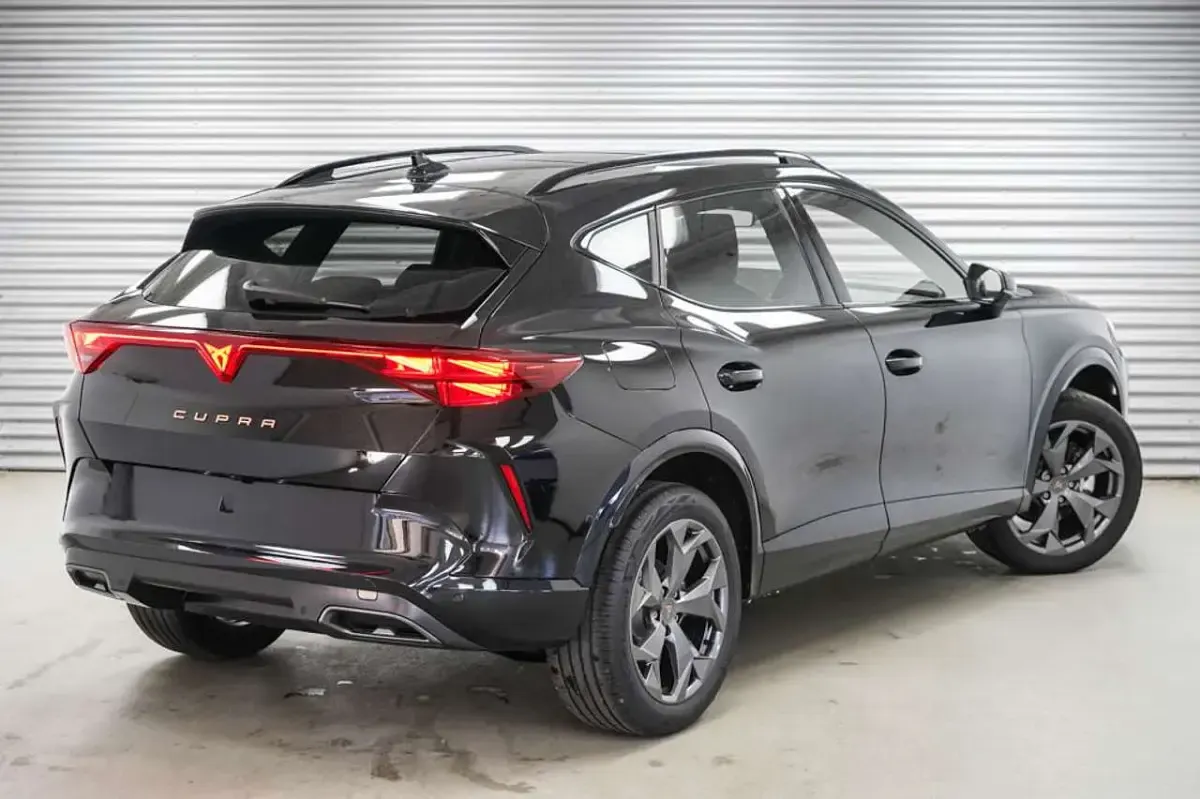 Neu Cupra Formentor 150 PS (110 kW) 2026 Midnight black metallic (0e) SUV