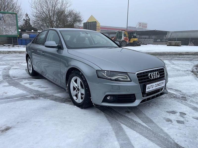 Gebraucht Audi A4 Attraction 160 PS (117 kW) 2011 Grau Limousine