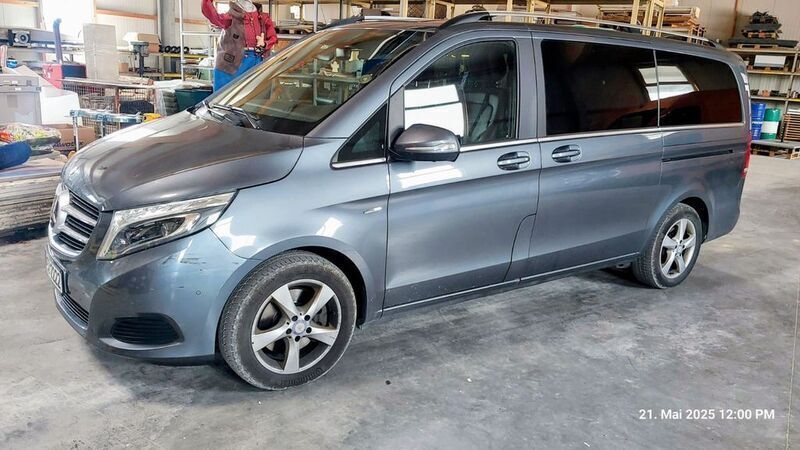 Grau Gebraucht 2015 Mercedes V250 Avantgarde Edition Van / Kleinbus | 37.000 € (Etwas zu teuer) - Bild 1/1