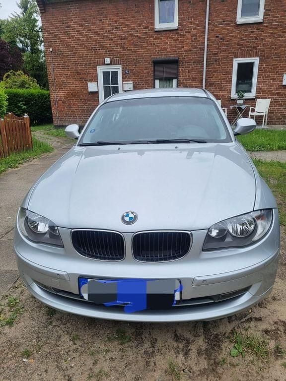 Silber Gebraucht 2009 BMW 116 Kleinwagen | 2.700 € (Superpreis) - Bild 1/4