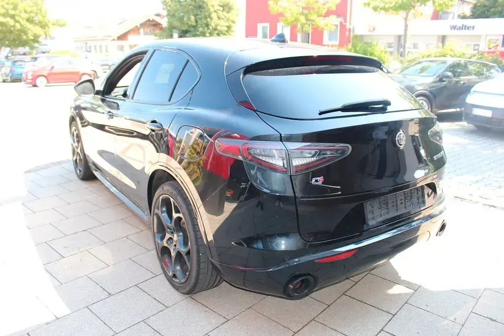 Gebraucht Alfa Romeo Stelvio Premium 209 PS (153 kW) 2023 Schwarz SUV