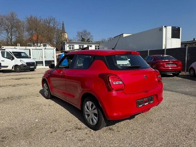 Gebraucht Suzuki Swift 83 PS (61 kW) 2023 Rot Kleinwagen