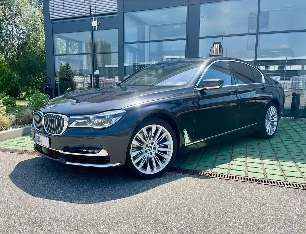 Gebraucht BMW 740 Executive 320 PS (235 kW) 2018 Grau Limousine