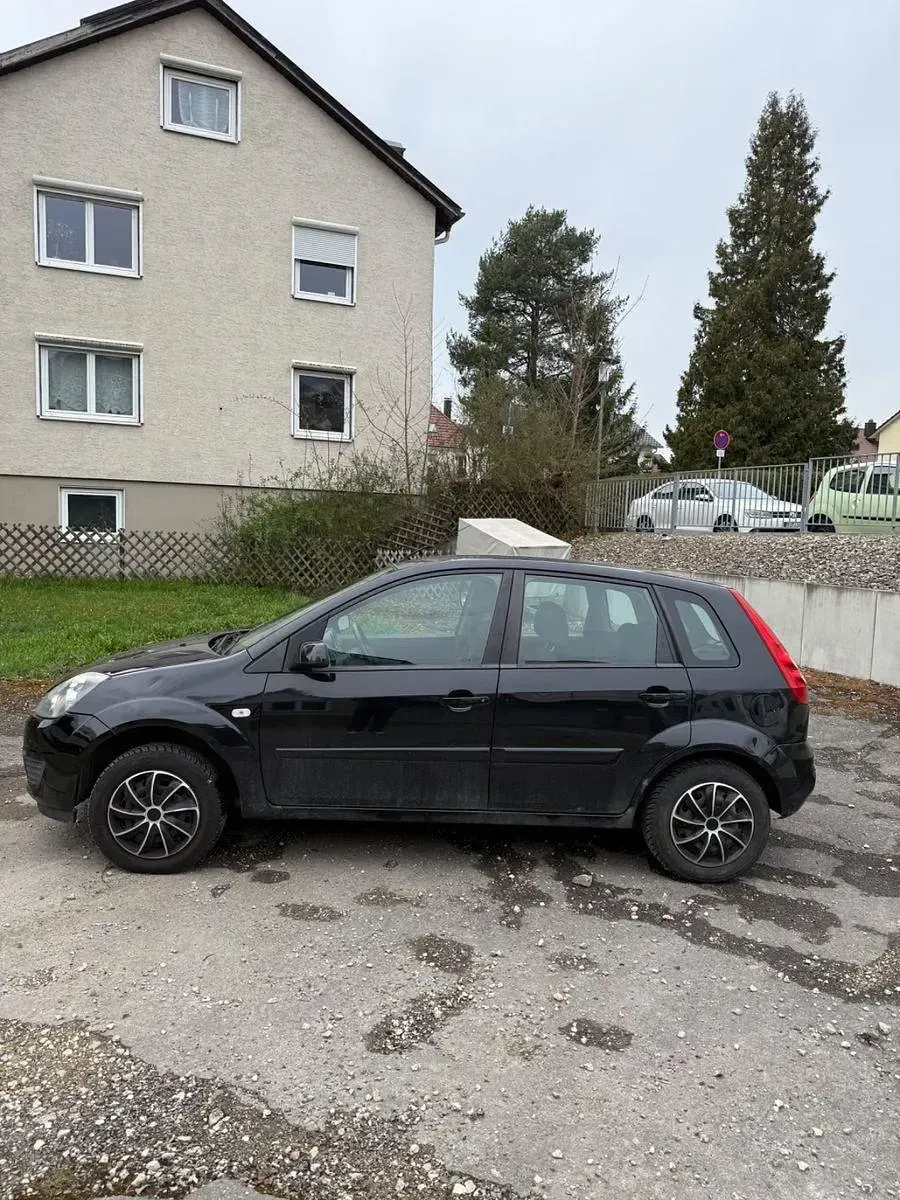Gebraucht Ford Fiesta Ambiente 69 PS (50 kW) 2007 Schwarz Kleinwagen