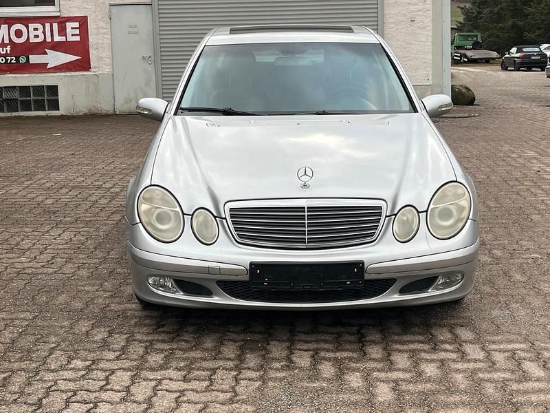Gebraucht Mercedes E200 122 PS (89 kW) 2004 Silber Limousine