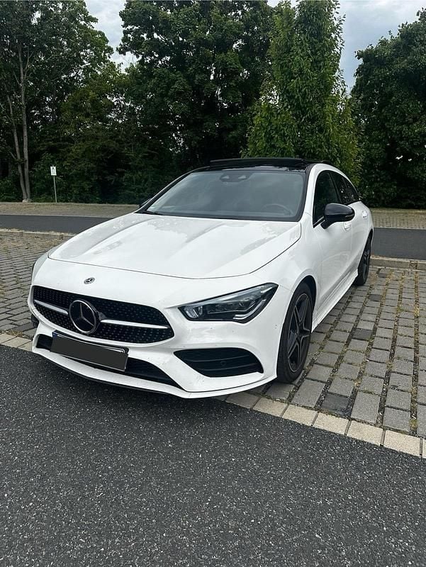 Weiß Gebraucht 2023 Mercedes CLA220 Shooting Brake Kombi | 38.000 € (Teuer) - Bild 1/4