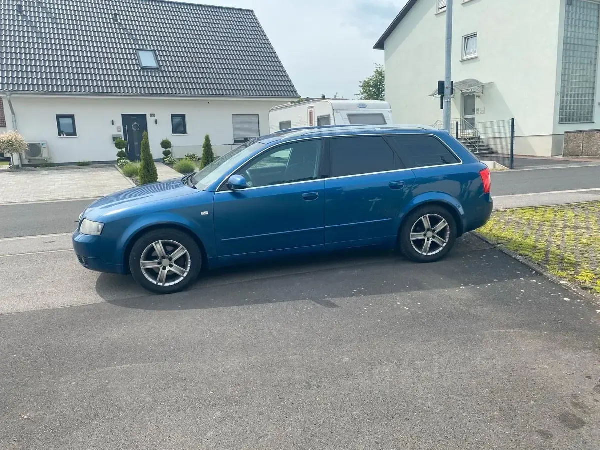 Gebraucht Audi A4 131 PS (96 kW) 2004 Blau Kombi