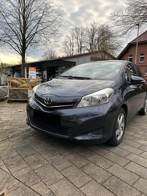 Andere farben Gebraucht 2012 Toyota Yaris Kombi | 4.950 € (Fairer Preis) - Bild 1/4
