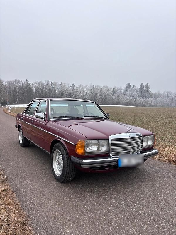 Gebraucht Mercedes 200 109 PS (80 kW) 1983 Rot Limousine
