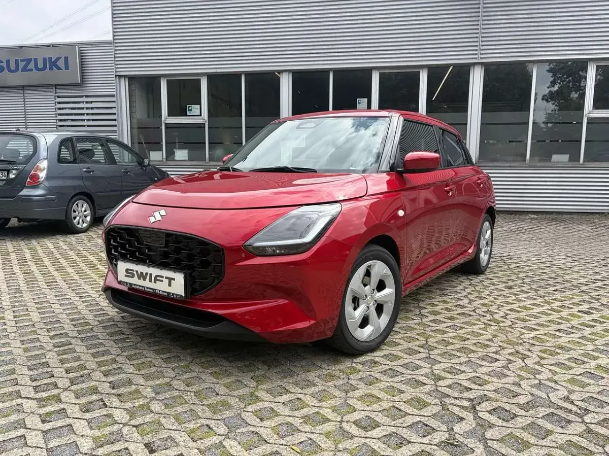 Gebraucht Suzuki Swift Comfort 83 PS (61 kW) 2025 Rot Kleinwagen