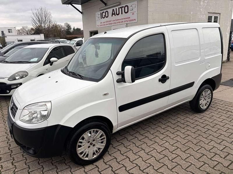 Weiss Gebraucht 2009 Fiat Doblò Van / Kleinbus | 3.200 € (Fairer Preis) - Bild 1/4