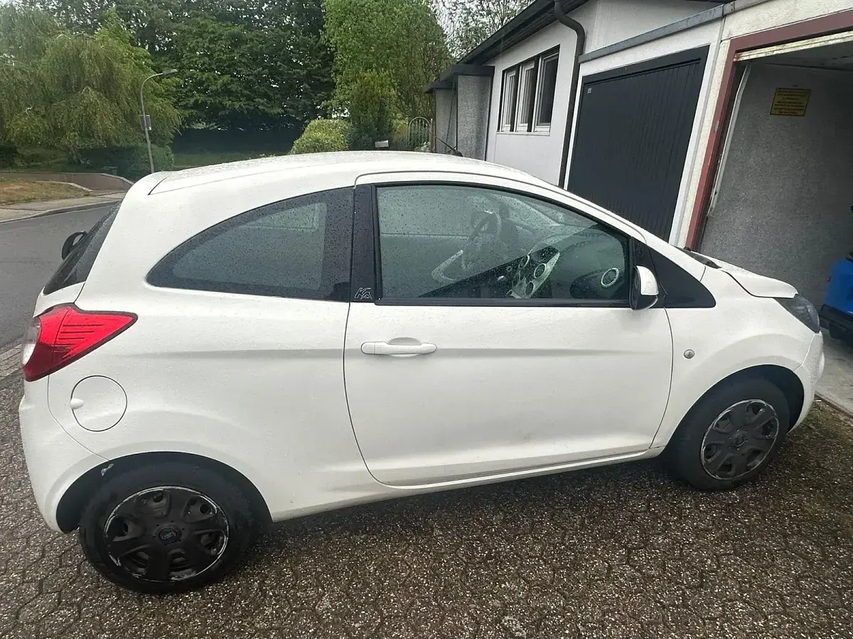 Gebraucht Ford Ka 69 PS (50 kW) 2012 Weiß Kleinwagen