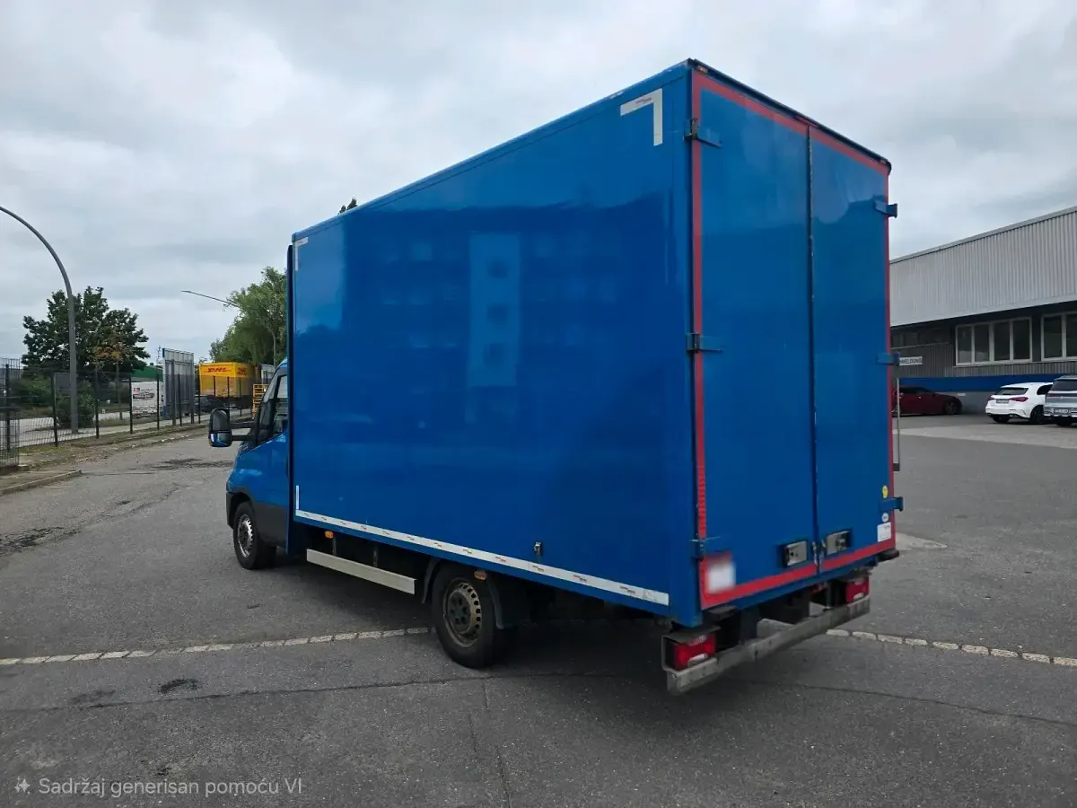 Gebraucht Iveco Daily 156 PS (114 kW) 2018 Blau Kombi