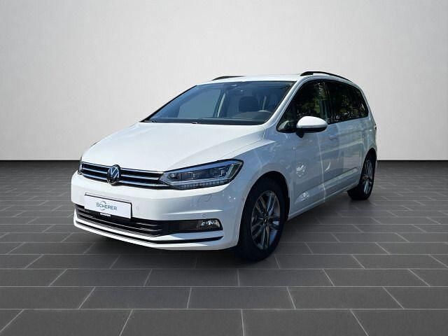 Pure white (metallic) Gebraucht 2025 VW Touran Comfortline Van / Kleinbus | 35.700 € (Fairer Preis) - Bild 1/4