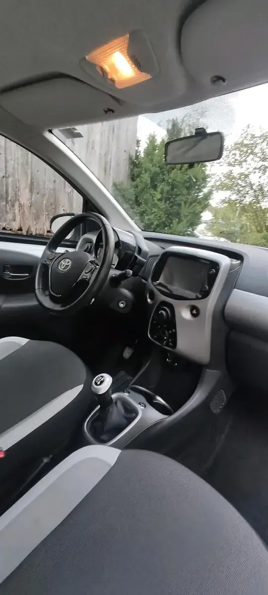 Gebraucht Toyota Aygo 69 PS (50 kW) 2016 Weiß Kleinwagen