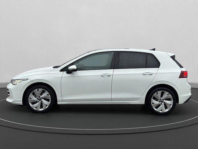 Gebraucht VW Golf VIII Life 116 PS (85 kW) 2024 Pure white Limousine