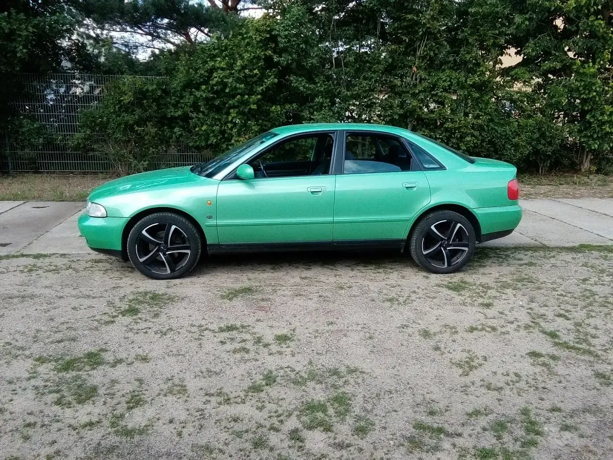 Second-hand Audi A4 150 CP (110 kW) 1997 Verde Berlinǎ