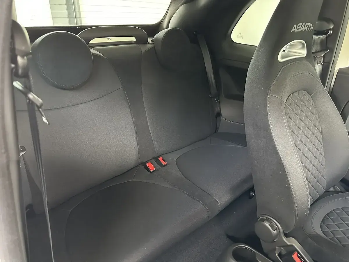 Gebraucht Abarth 595C 165 PS (121 kW) 2024 Weiß Cabrio