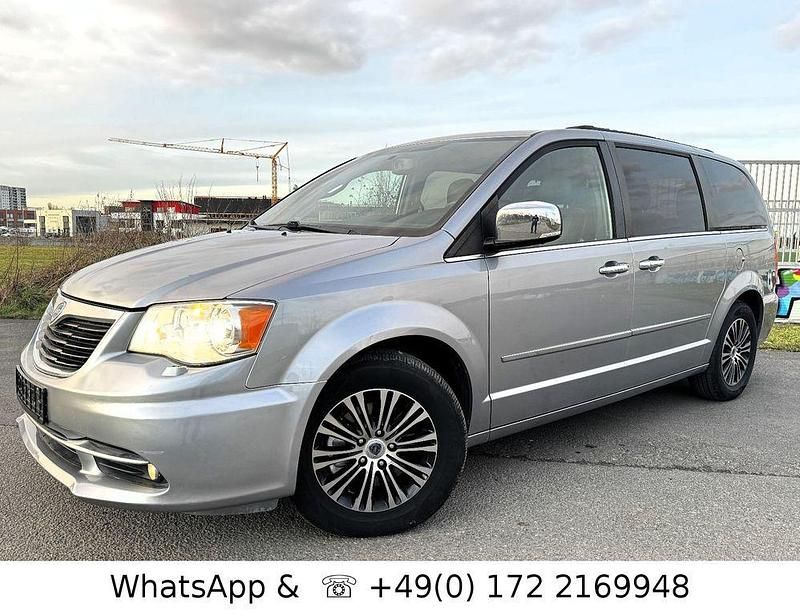 Silber Gebraucht 2015 Lancia Voyager S Van / Kleinbus | 23.900 € (Teuer) - Bild 1/4