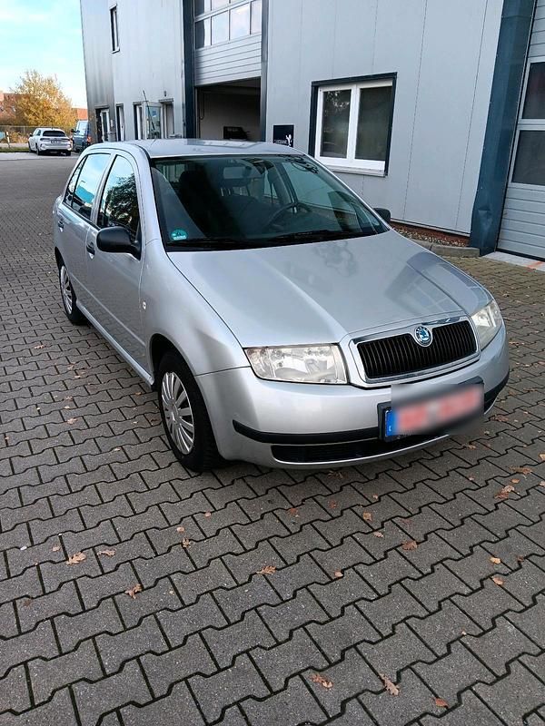 Silber Gebraucht 2002 Skoda Fabia Classic Limousine | 1.850 € (Fairer Preis) - Bild 1/4