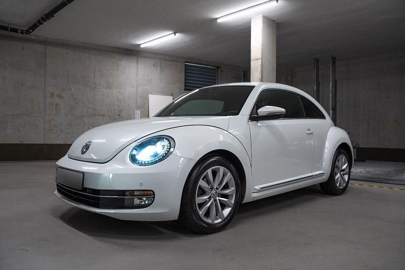 Weiß Gebraucht 2013 VW Beetle Design Limousine | 12.700 € (Fairer Preis) - Bild 1/4